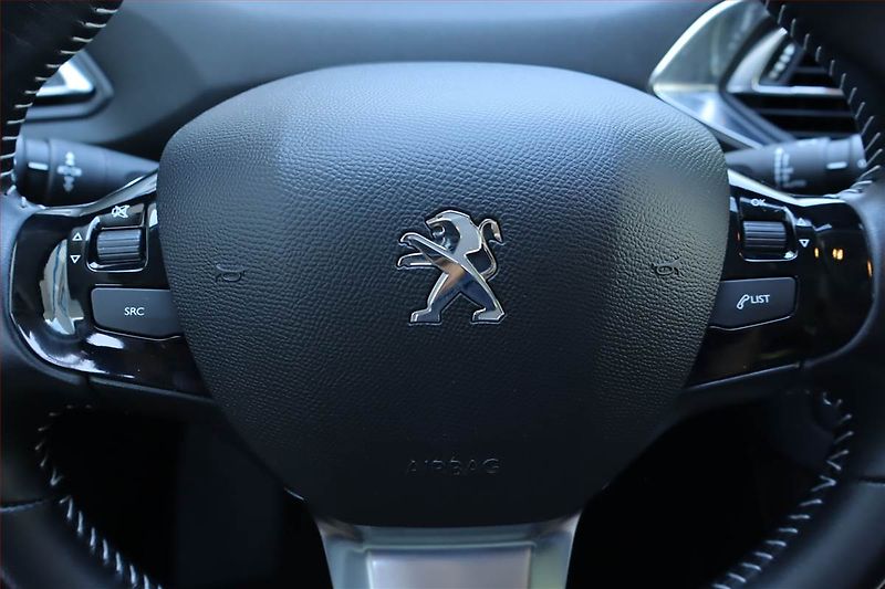 Peugeot 308 (2016) 1.6 BlueHDi, Serv.kniha - fotka 19 z 22