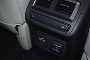 Také tu lze vyhřívat sedačky a dobíjet elektroniku