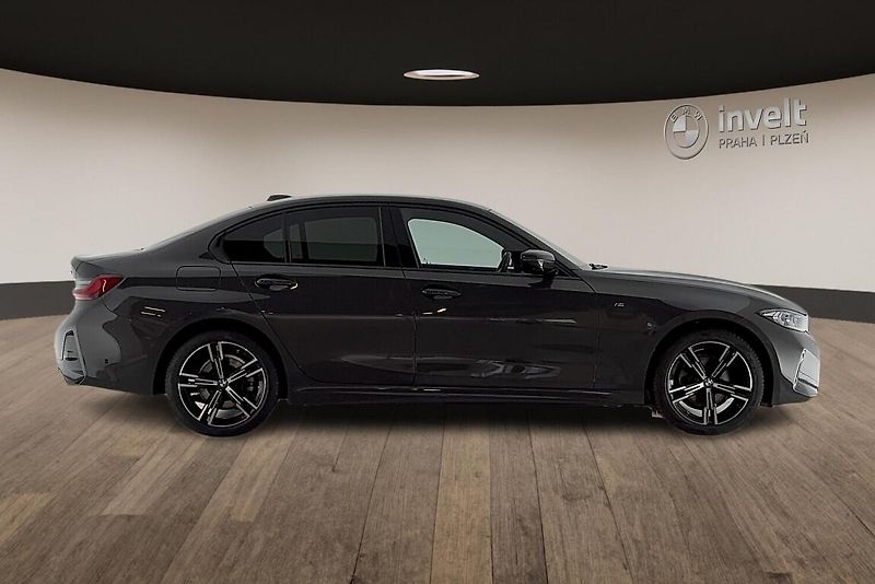 BMW Řada 3 řady 3 | 320d xDrive - fotka 2 z 26