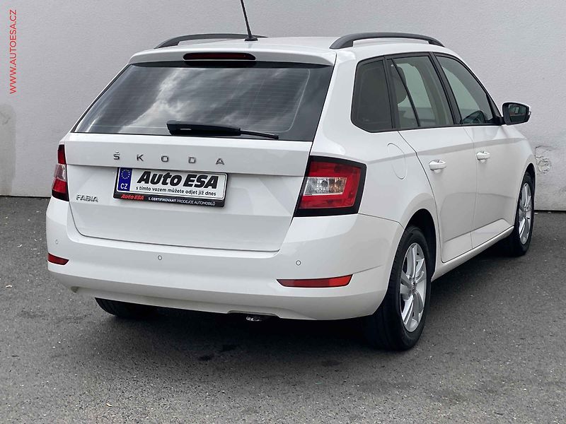 Škoda Fabia (2022) 1.0 TSi, 1.maj,ČR, Ambition - fotka 4 z 17