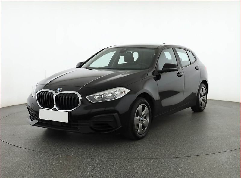 BMW Řada 1 (2020) Advantage 118i, Automat - fotka 2 z 17