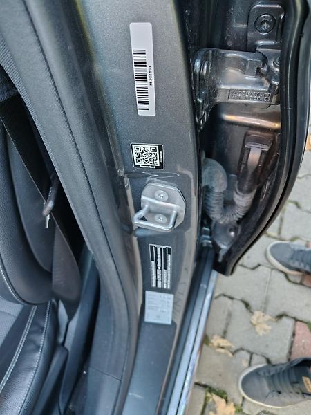 Mercedes-Benz Třídy E (2017) Mercedes E 350 D 4 matic - fotka 21 z 24