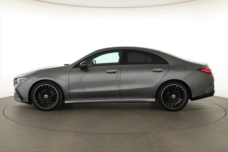 Mercedes-Benz CLA (2025) 180 d, AMG Line - fotka 3 z 24