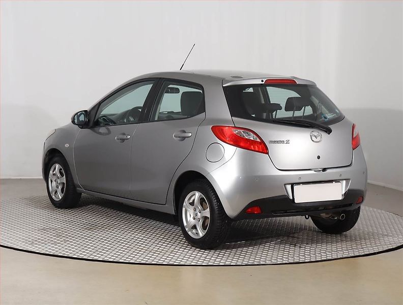 Mazda 2 (2009) 1.3 i, Park. senzory - fotka 4 z 16