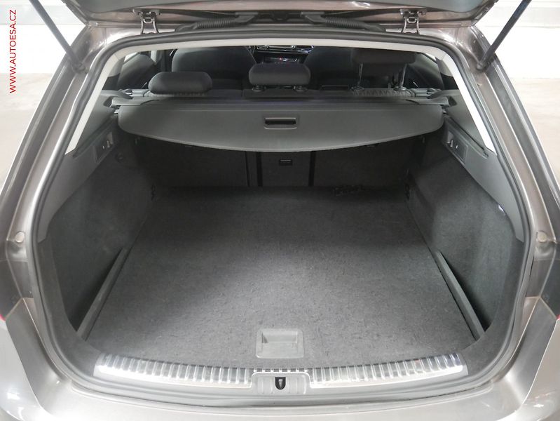 Seat Leon (2017) 1.6 TDi, Style, LED - fotka 7 z 19