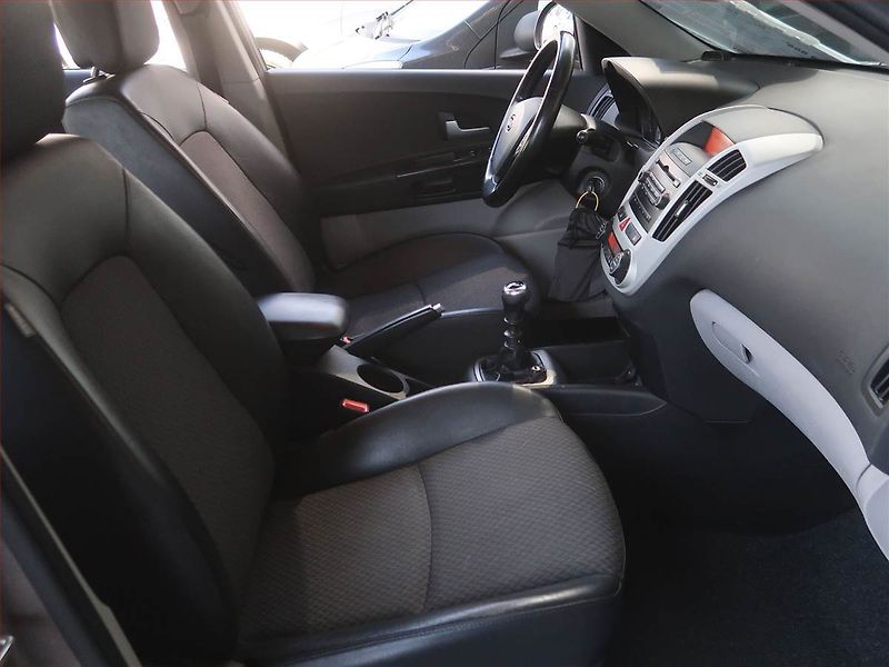 Kia Ceed (2007) 1.6 CRDi, po STK - fotka 9 z 16