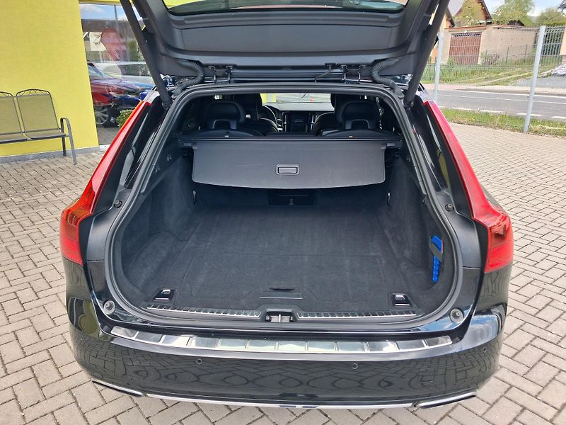 Volvo V90 (2017) 2,0 D5 173kw SERVISKA TOP STAV - fotka 19 z 51