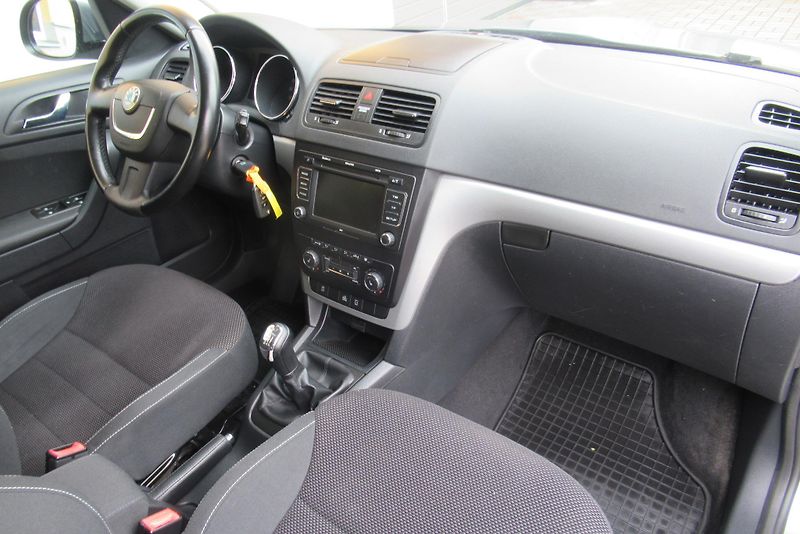 Škoda Yeti 2.0 TDI 4x4 AUT. KLIMA TAŽNÉ - fotka 18 z 31