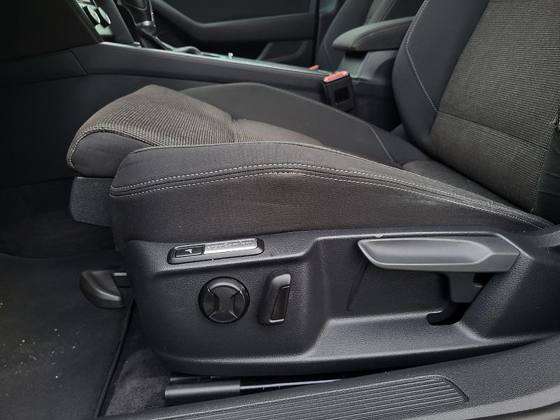 Volkswagen Passat 2.0 TDi 140kW DSG COMFORTLINE - fotka 30 z 49