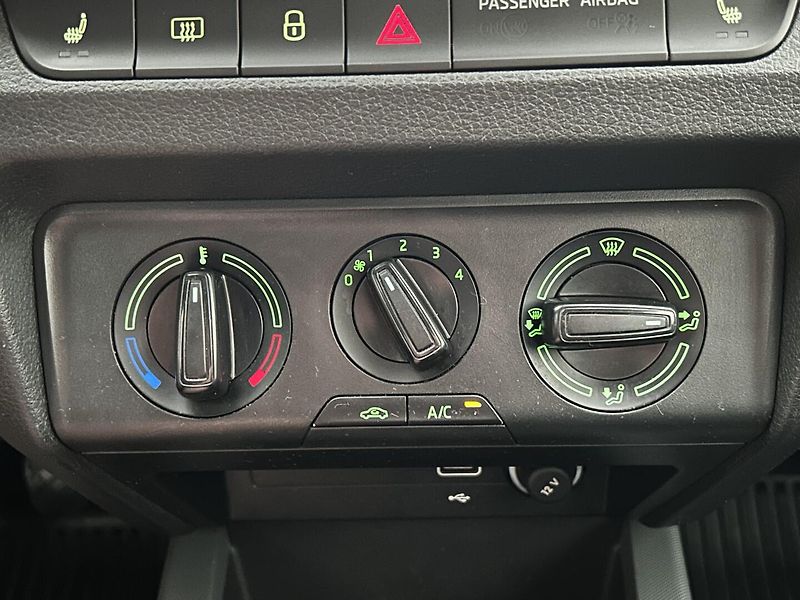 Škoda Fabia 1.0 TSI Active - fotka 14 z 25