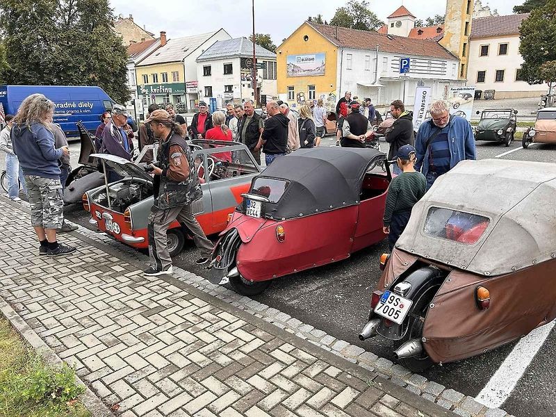 Vítr ve vlasech, Velorex v srdci. V Blansku měli sraz fandové plátěných vozítek.