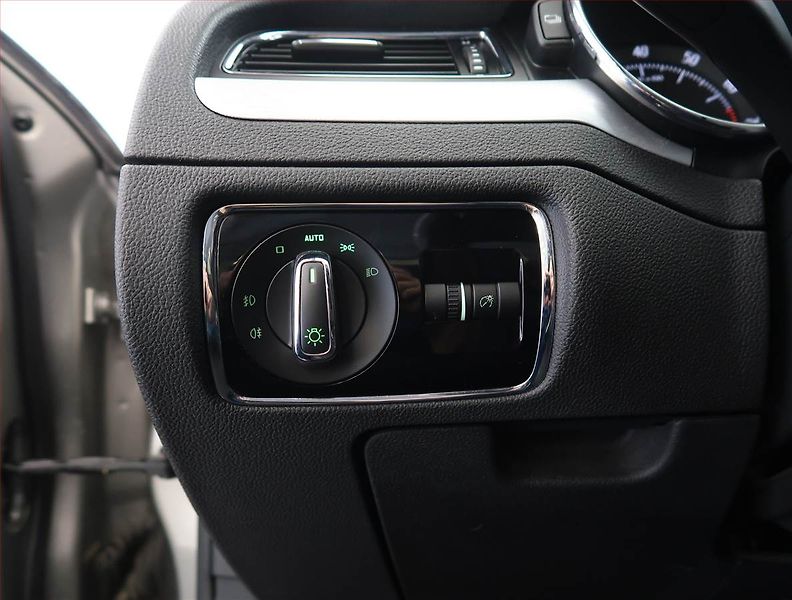 Škoda Superb (2014) 1.4 TSI, Serv.kniha, Bi-Xenony - fotka 20 z 20