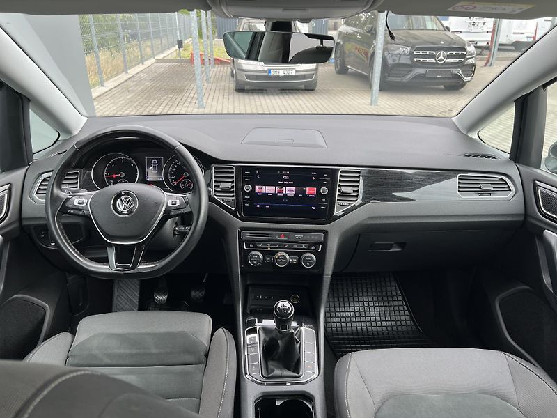 Volkswagen Golf Sportsvan (2018) 1,6TDi 85kW HIGHLINE - tažné - fotka 26 z 39