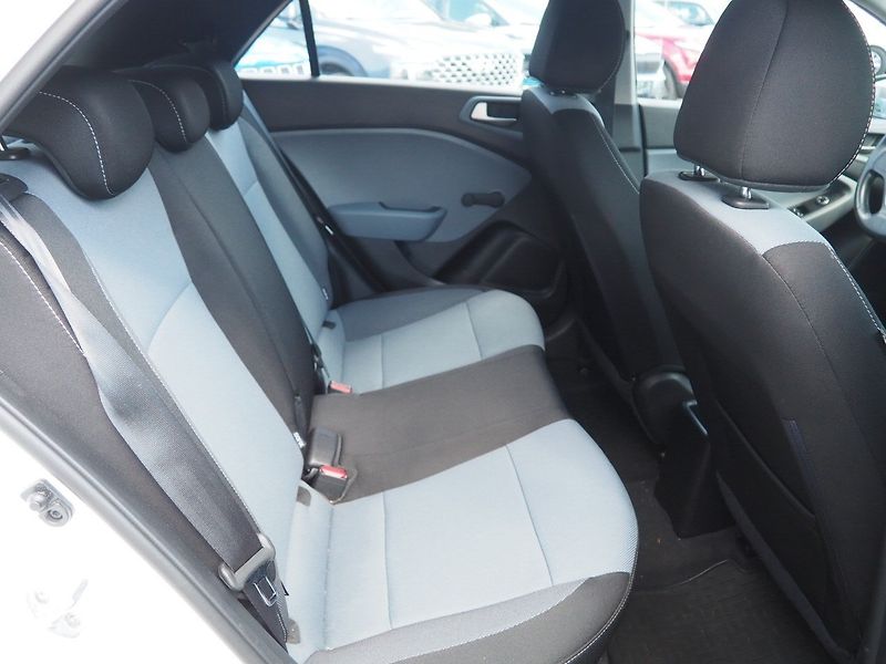 Hyundai i20 (2017) 1.2i Family+ - fotka 15 z 36