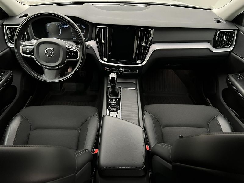 Volvo V60 D3 MOMENTUM MAN - fotka 2 z 41