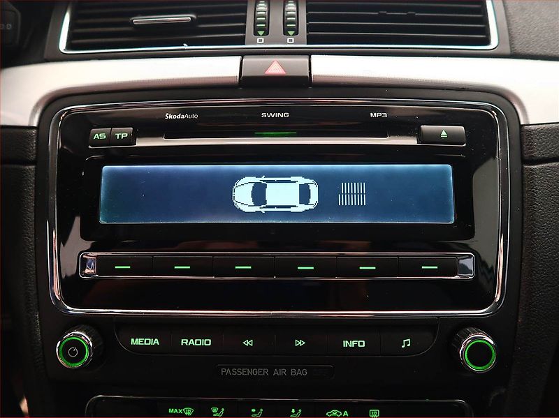 Škoda Superb (2010) 2.0 TDI, Automat, Tempomat - fotka 17 z 17