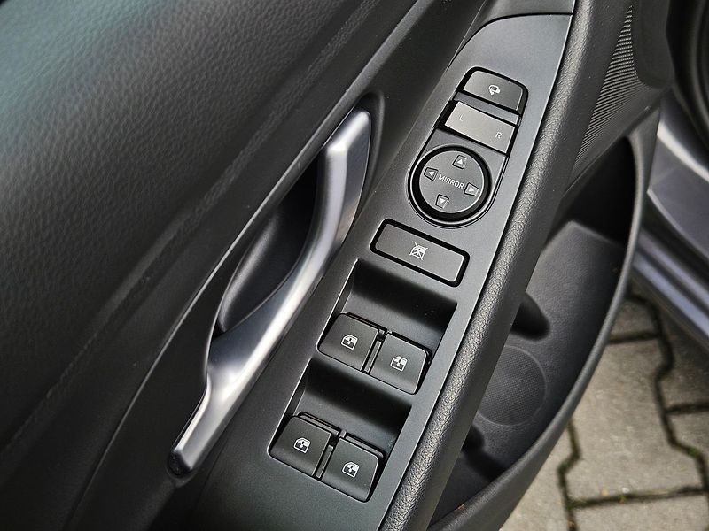 Hyundai i30 1,0 T-GDi 73kW, Smart Climate - fotka 11 z 33