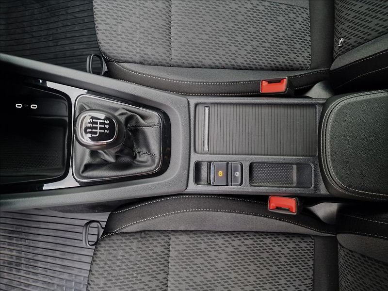 Škoda Octavia 2.0TDI Style, původ ČR,1.Maj. - fotka 37 z 50