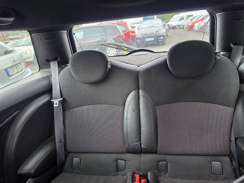 Mini Cooper S 1.6 128Kw Xenon Harman - fotka 10 z 19