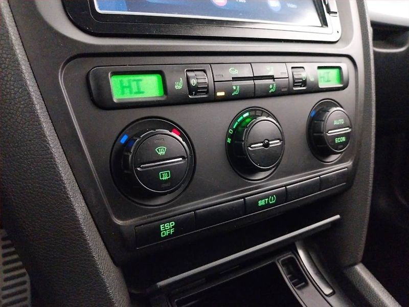 Škoda Octavia (2008) RS 2.0 TDI, Serv.kniha, po STK - fotka 16 z 19