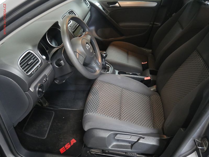 Volkswagen Golf (2010) 1.6TDi, AC, STK10/27 - fotka 9 z 13