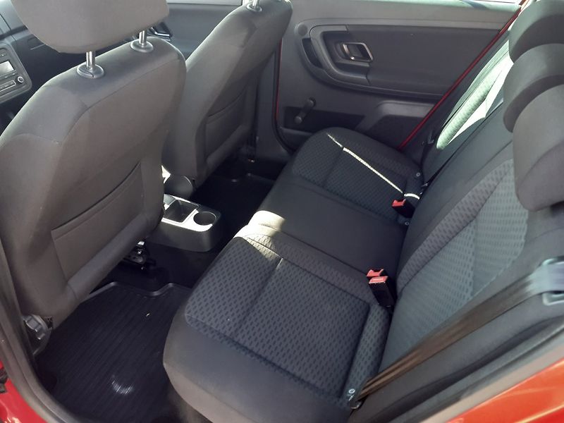 Škoda Fabia (2010) 1.2 TSi Kombi AMBIENTE - fotka 12 z 35