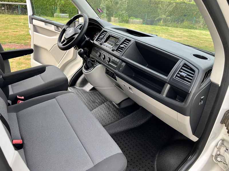 Volkswagen Transporter 2.0TDI 75KW,9MÍST,TZ,KLIMA,1MA - fotka 17 z 37