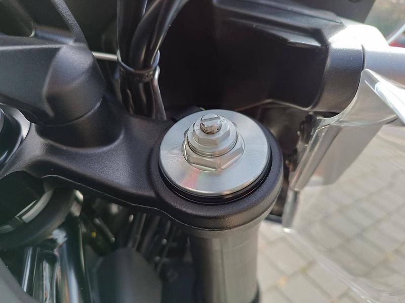 Moto Guzzi V 85 TT (2024) Travel Bronzo Deserto E5+ (sle - fotka 10 z 14