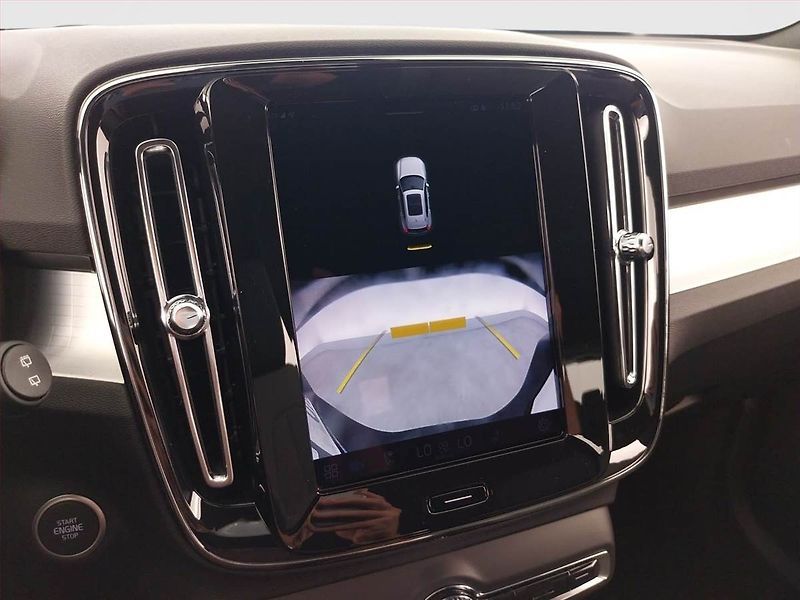 Volvo XC40 (2024) B4 - fotka 16 z 24