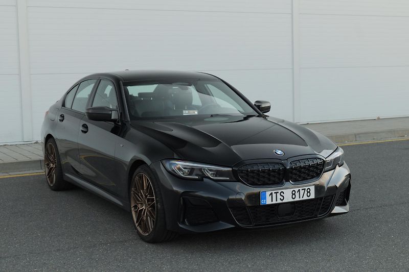 BMW Řada 3 (2021) - fotka 2 z 18