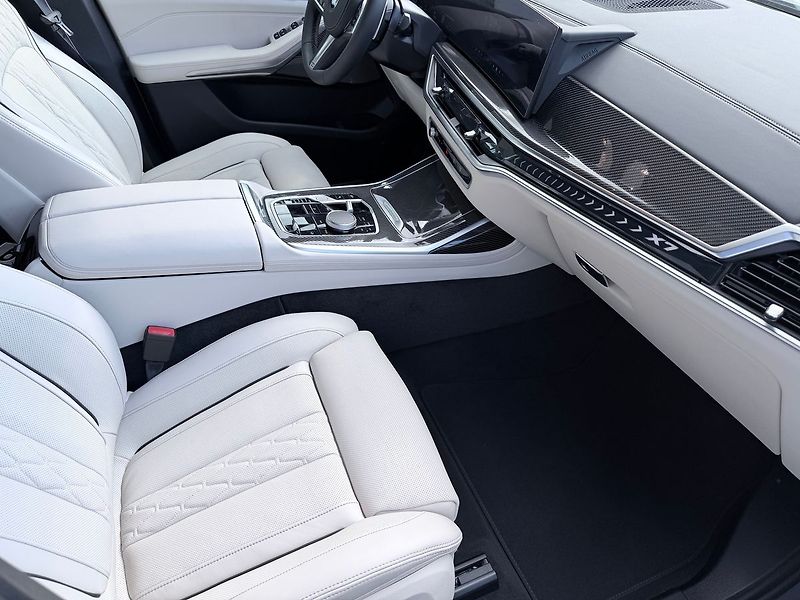BMW X7 40xd Masáže N.náprava N.topení - fotka 19 z 28