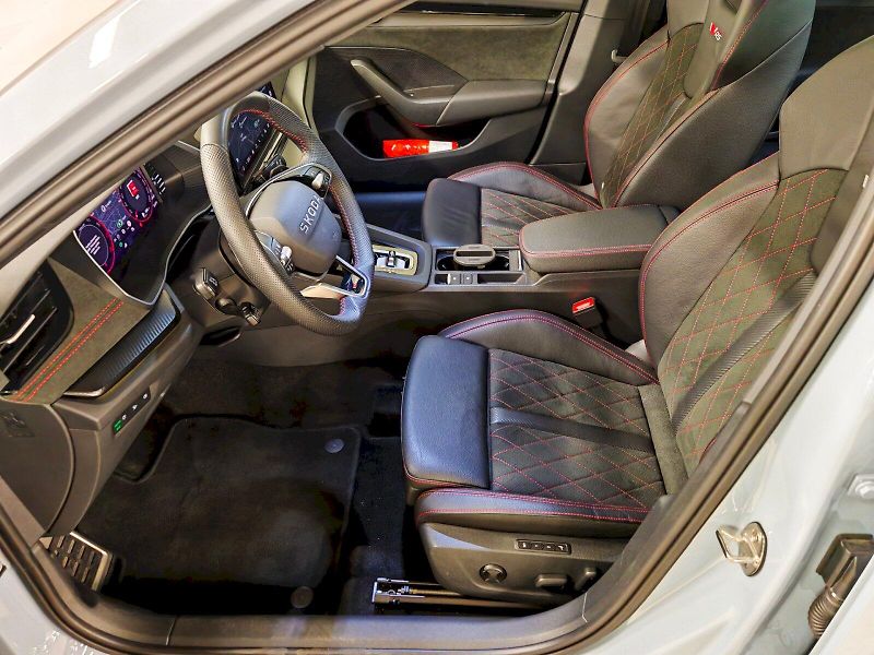 Škoda Octavia (2025) 2.0 TSI 195 kW DSG RS - fotka 23 z 32