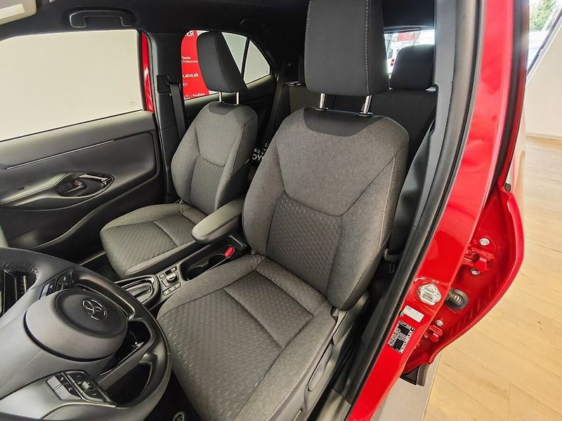 Toyota Yaris Cross 1.5 Hybrid 4x4 Style - fotka 16 z 41