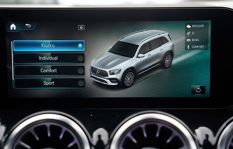 Mercedes-Benz GLB 35 AMG 4Matic/310 PS/ČR - fotka 40 z 44