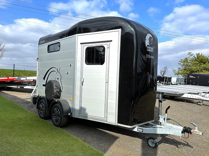 Cheval Liberté (2026) Touring XL, ČERNÝ - fotka 4 z 35
