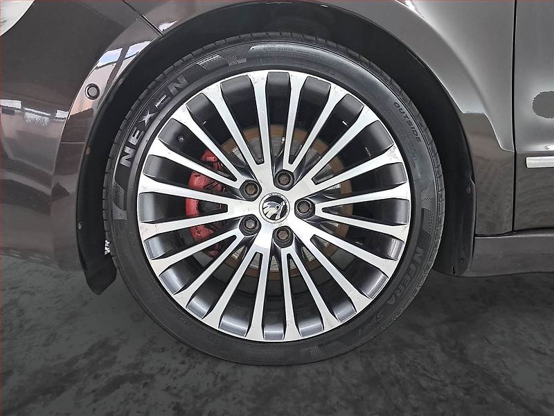 Škoda Superb (2012) 2.0 TDI, 4X4, Navi, Xenony - fotka 15 z 22