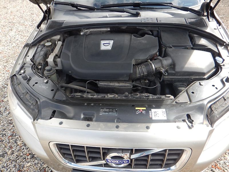 Volvo V70 D3 2.0 D, AUT, 120 kW  - fotka 22 z 31