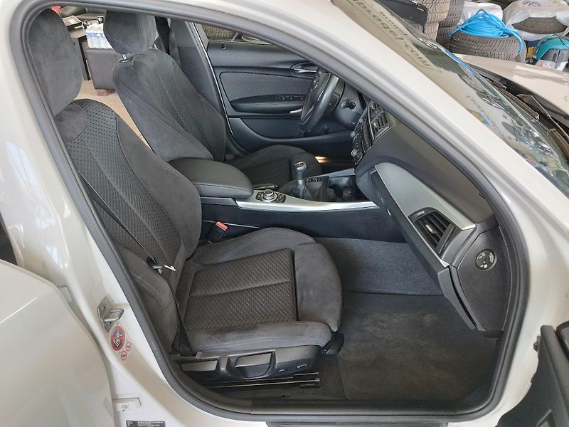 BMW Řada 1 (2017) 120I,135KW,MANUÁL.ALU,NAVI - fotka 14 z 29