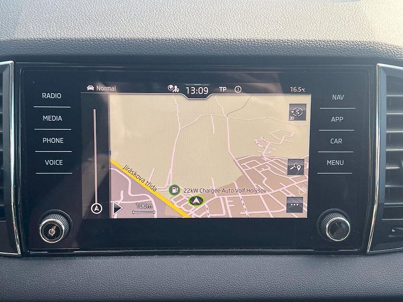 Škoda Karoq (2022) Style Plus 1.5TSi 110kW 6°manu - fotka 25 z 30