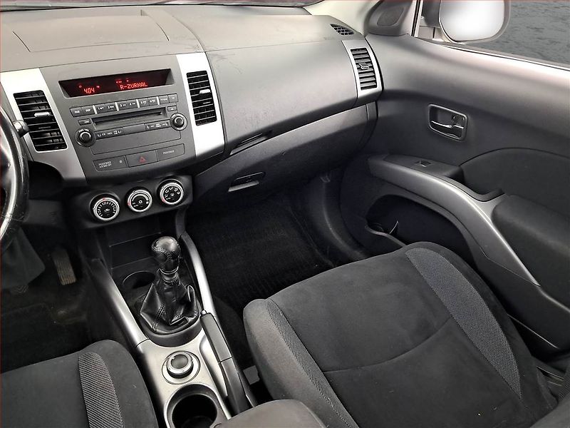Mitsubishi Outlander (2009) 2.2 DI-D, 4X4, 7 míst, Tažné - fotka 8 z 15
