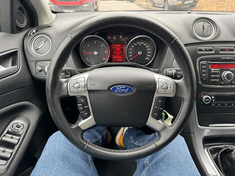 Ford Mondeo 1.6 TDCi 85 kW - fotka 9 z 16