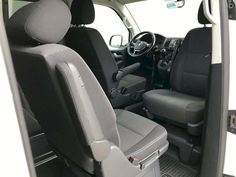 Volkswagen Multivan (2017) 2,0 TDi 110kW, Trend, 7-st.DSG - fotka 15 z 24
