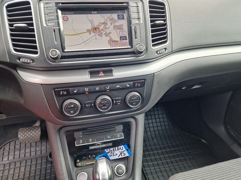 Volkswagen Sharan 2,0TDI 110KW KAMERA TAŽNÉ ZAŘ. - fotka 13 z 20