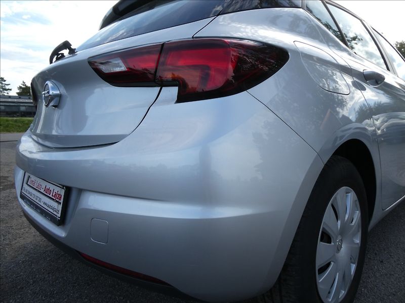 Opel Astra 1,4 i 74kW 2x kola, serviska - fotka 10 z 39