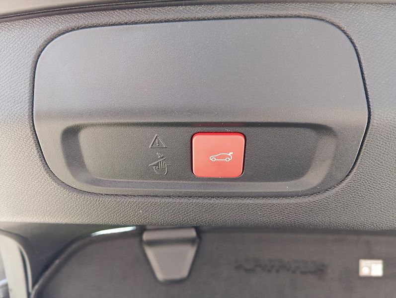 Peugeot 408 (2026) GT Plug-in HYBRID 240 e-DCS7 - fotka 20 z 23