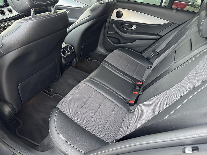 Mercedes-Benz Třídy E E 220d 4M All-terrain - fotka 21 z 33