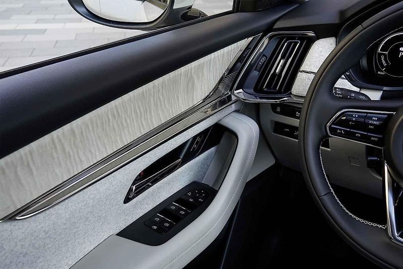 Mazda CX-60 si zdatně vede i na zatáčkovitých silnicích