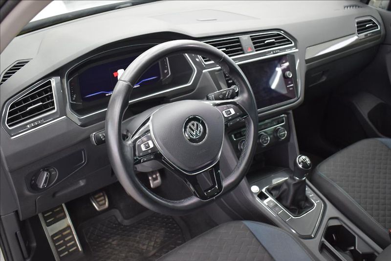Volkswagen Tiguan 2,0 TDi, virtual,pano,navi, - fotka 8 z 44