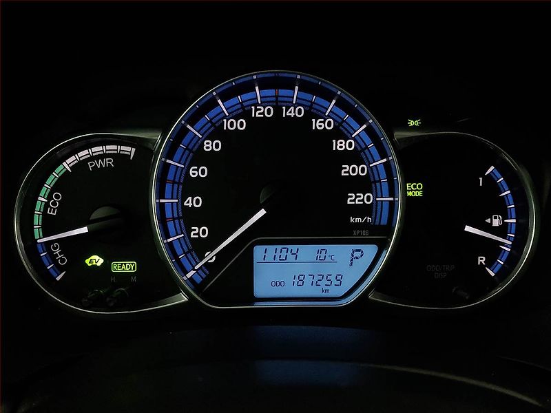 Toyota Yaris (2015) 1.5 Hybrid, Automat - fotka 11 z 16