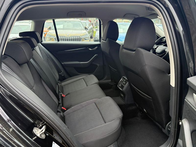 Škoda Octavia Selection 1.5 TSI 110kW Combi - fotka 23 z 25